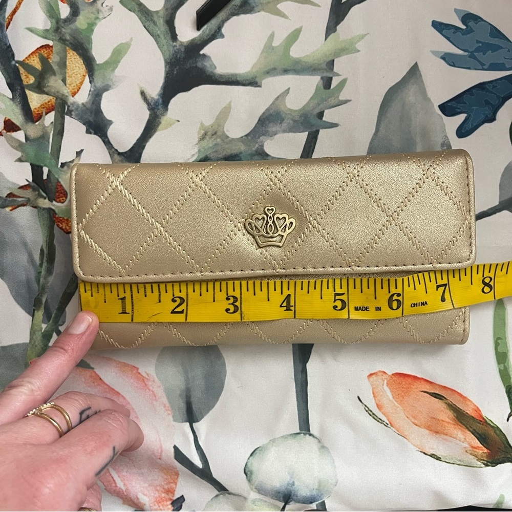 Gold Quilted Wallet - Picture 6 of 7
